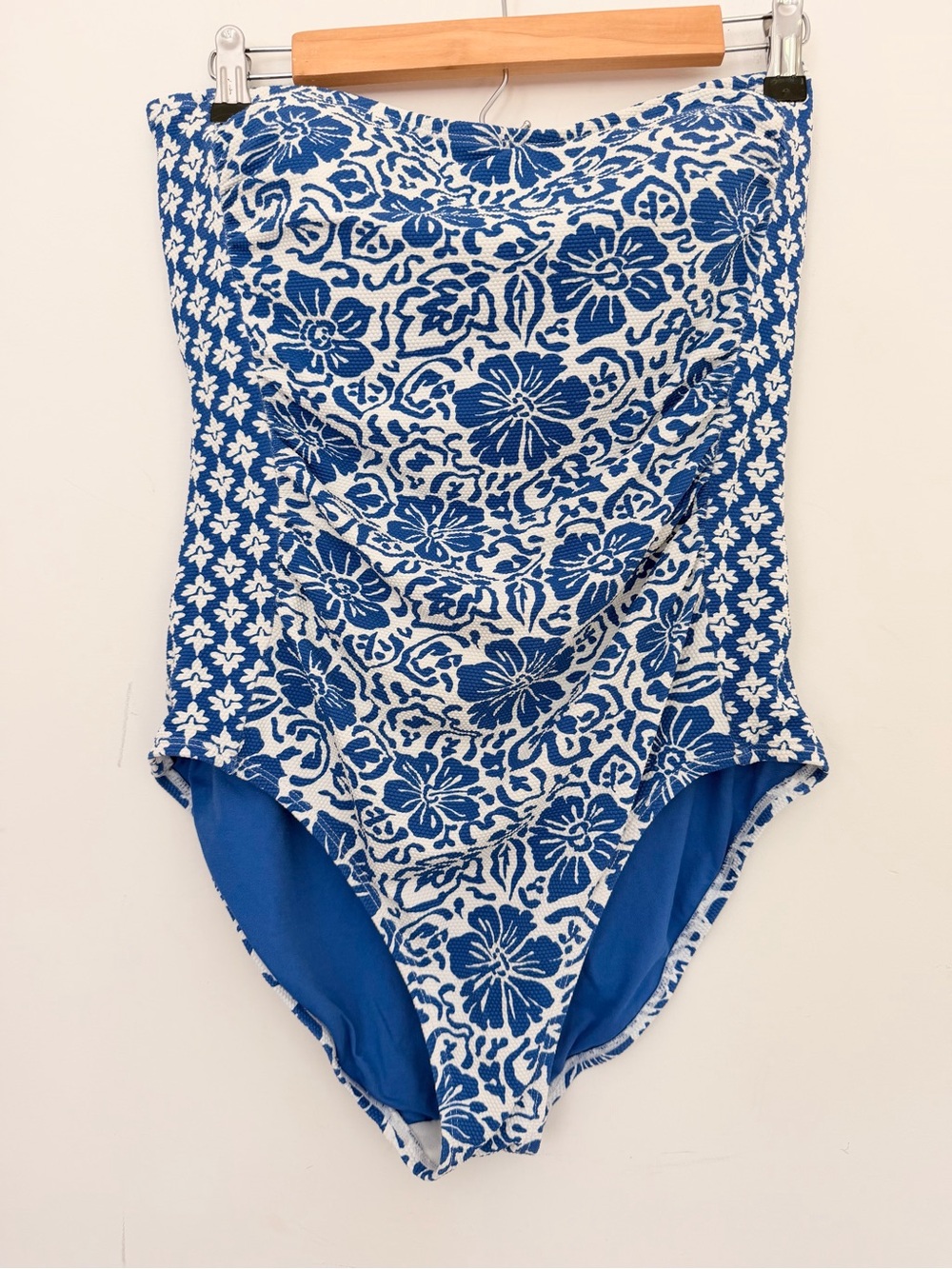 Tommy Bahama Strapless Blue & White Floral One-Piece Swimsuit Sz 12 Barely Used - Picture 4 of 10